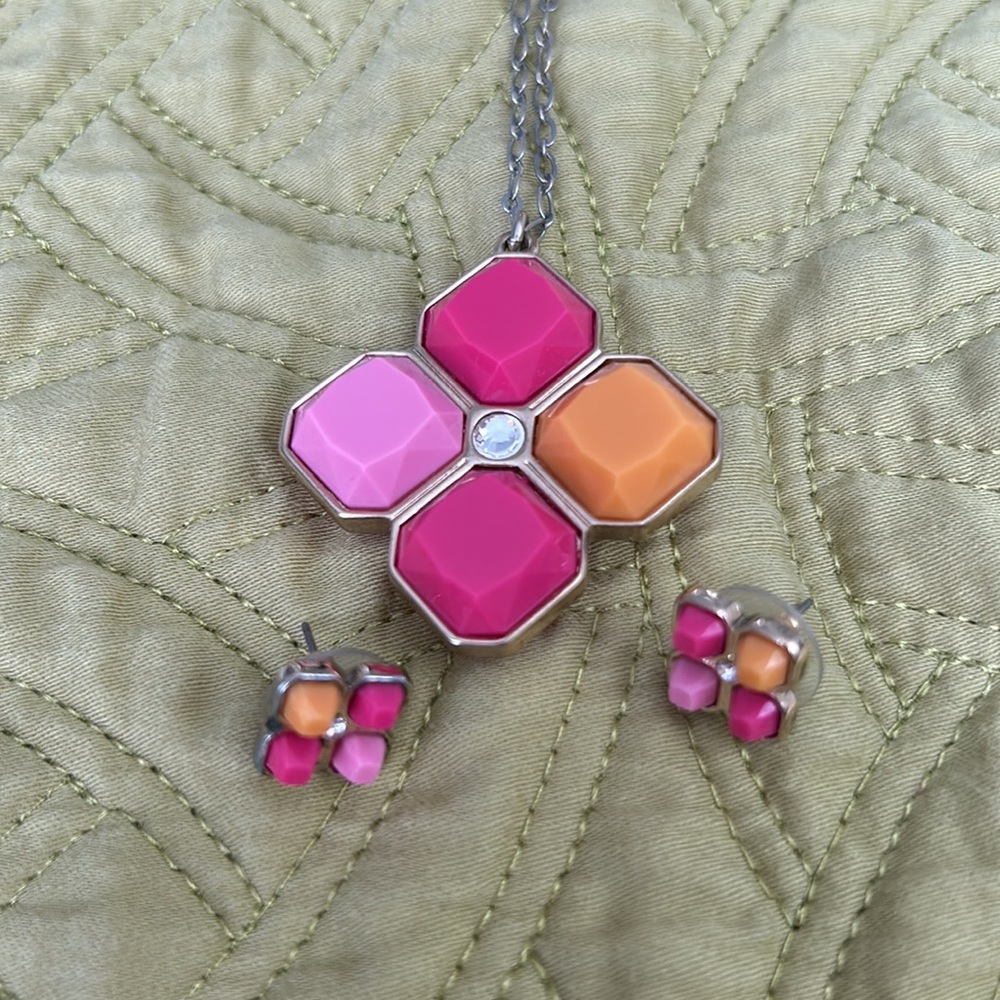 Vera Bradley necklace and earrings set